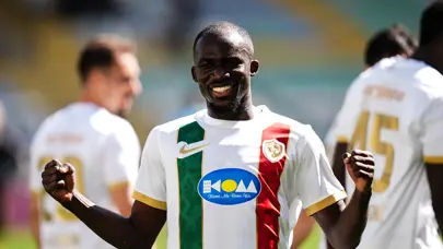 Amedspor'a transfer piyangosu! Satın alma opsiyonuyla kiralık geldi, Avrupa'dan teklif yağıyor Amedspor'a transfer piyangosu! Satın alma opsiyonuyla kiralık geldi, Avrupa'dan teklif yağıyor