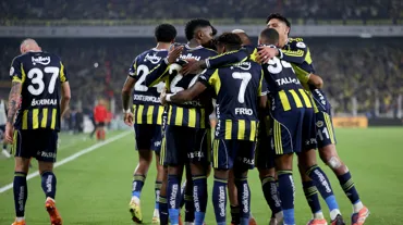 Fenerbahçe UEFA listesinde değişikliğe gitti