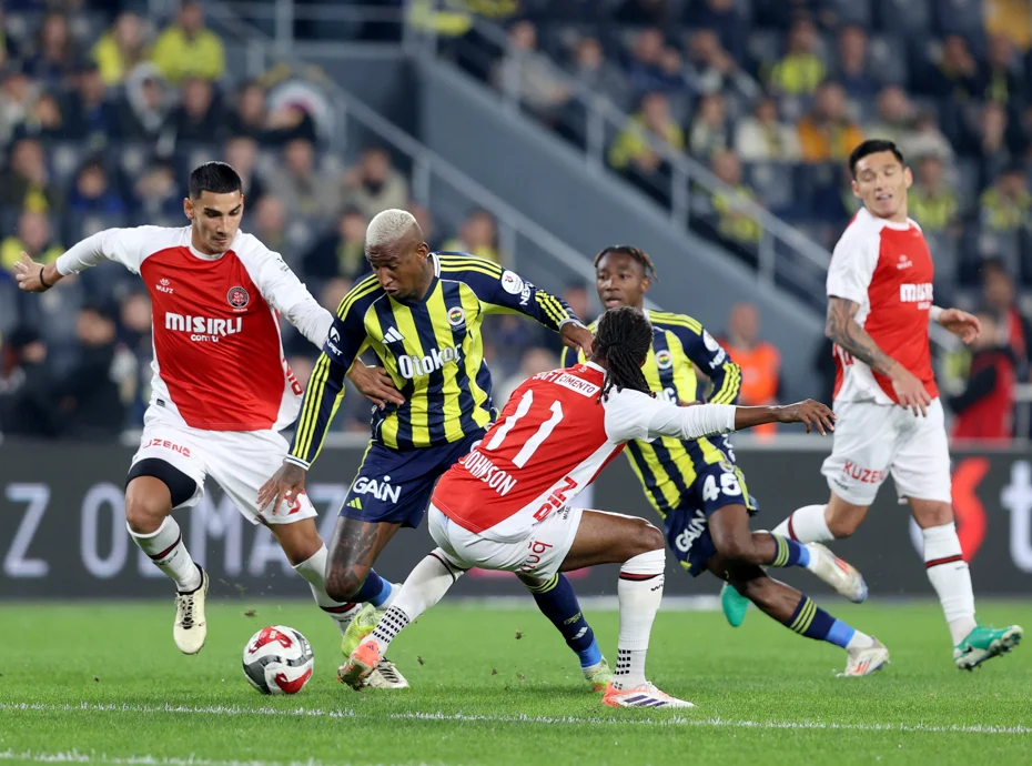 Başkan stadı terk etti: Fenerbahçe-Fatih Karagümrük maçının devre arasında hakem tepkisi - 1 Başkan stadı terk etti: Fenerbahçe-Fatih Karagümrük maçının devre arasında hakem tepkisi - 1