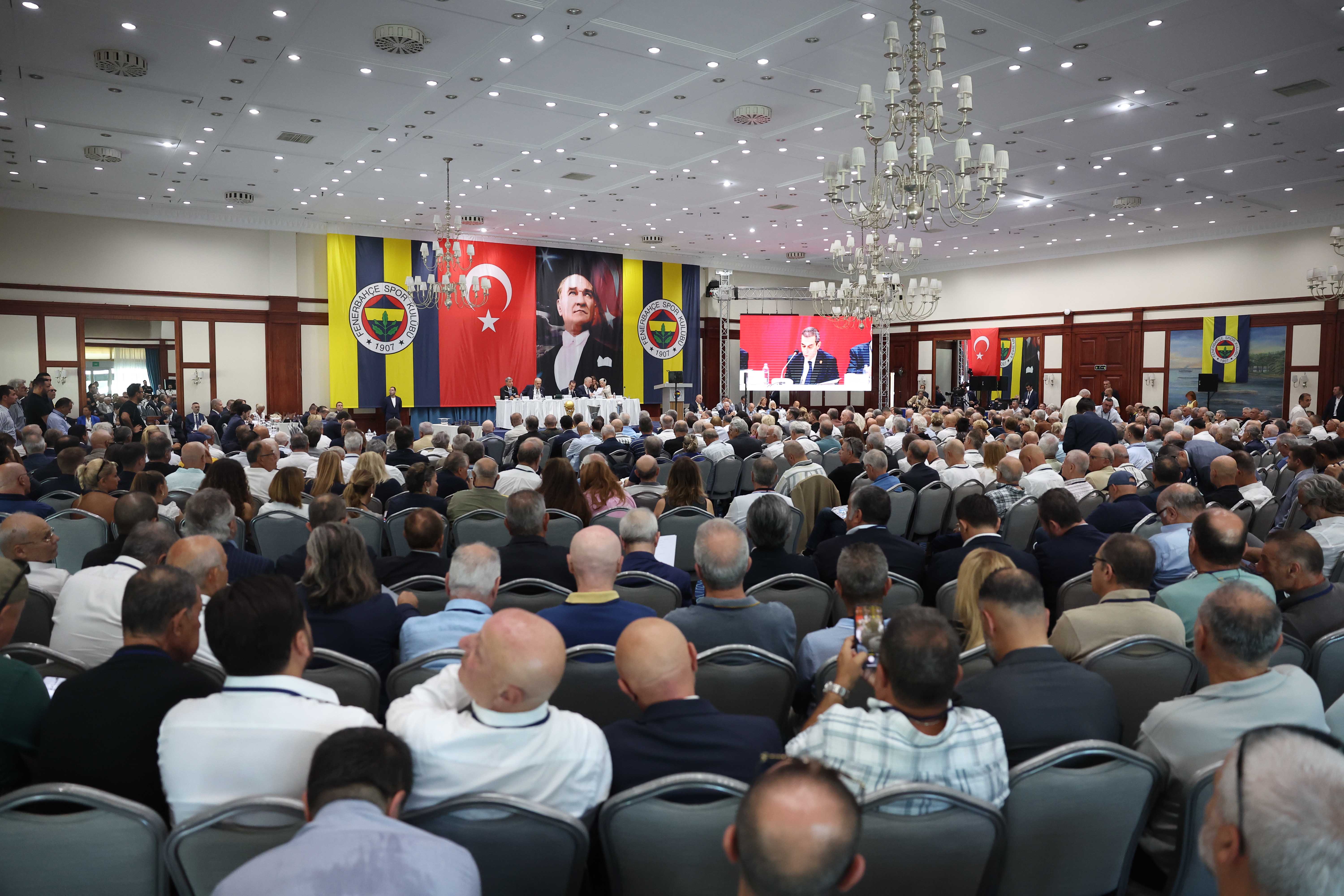 Fenerbahçe'de Hesaplar Karıştı: Mali Kongre İçin 'Gelin de Para Konuşalım' Daveti!