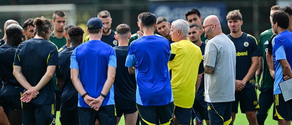 Fenerbahçe'de mecburi ayrılık: 4 futbolcuya veda edilecek