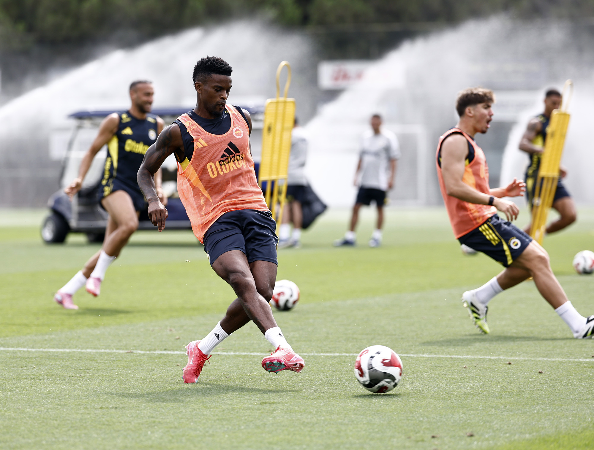 Fenerbahçe'de Feyenoord maçının hazırlıkları sürüyor