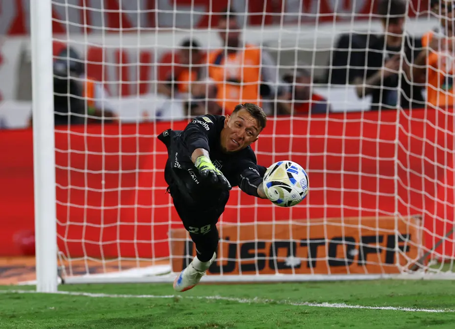 Fernando Muslera'dan 1 haftada 2 kupa: 2025'teki 4. şampiyonluk - 2