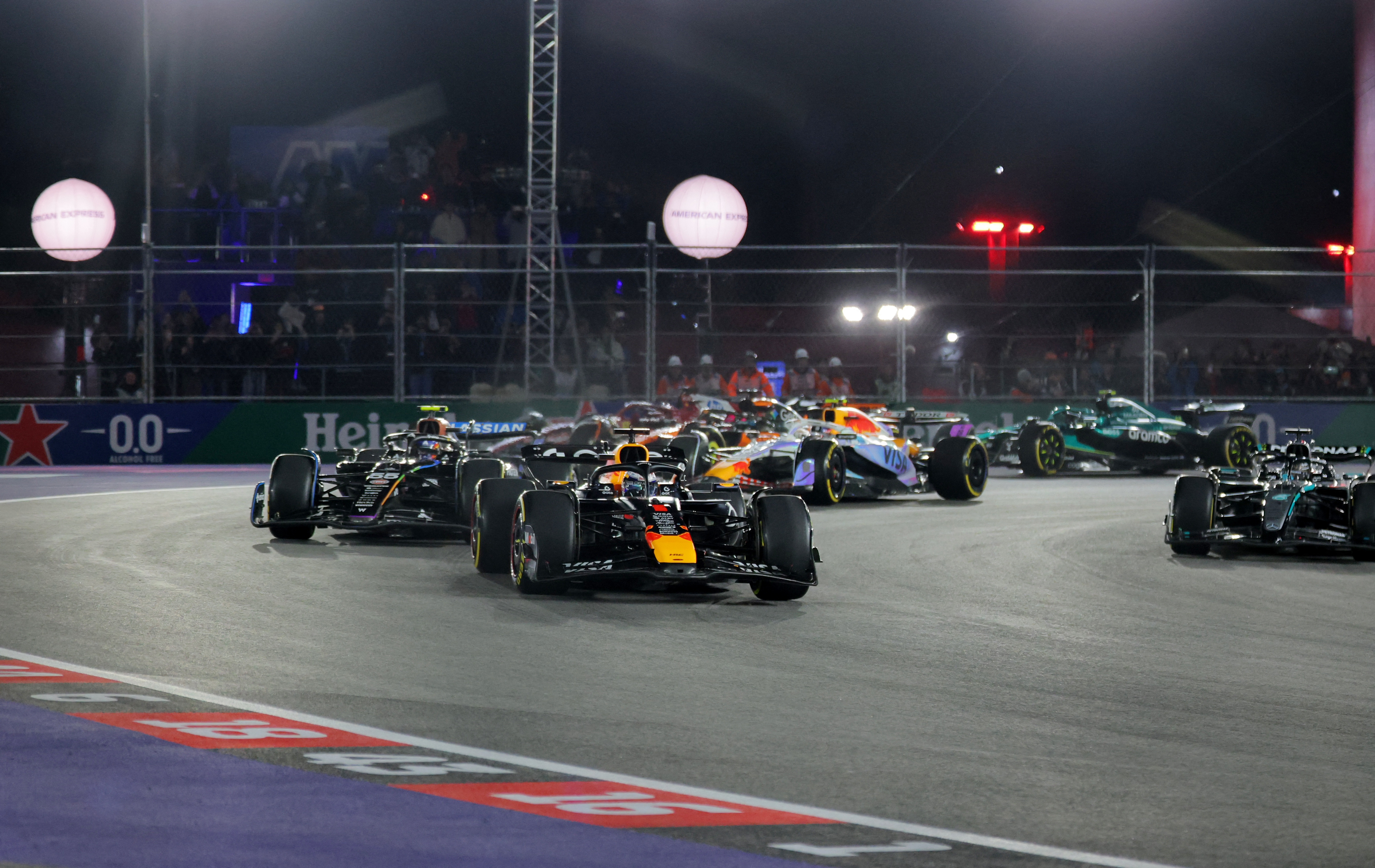 Formula 1'de sezonun son yarışı: Abu Dabi'de şampiyon belli oluyor