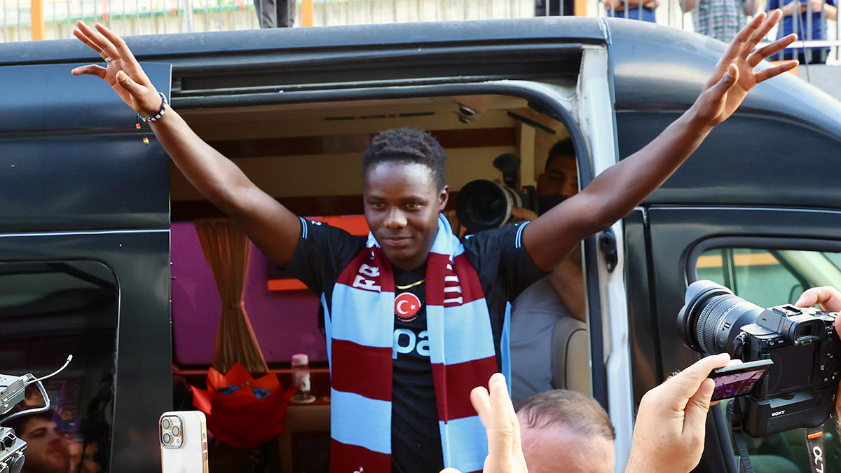Trabzonspor'dan kulüp tarihine geçen transfer! Gece yarısı operasyonuyla atılan imzanın perde arkası