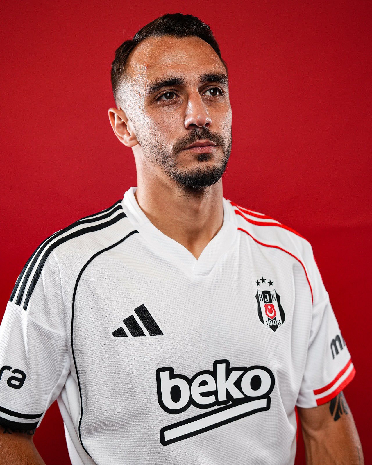 Gökhan Sazdağı, Beşiktaş'ta uzun yıllar forma giymek istiyor - 2