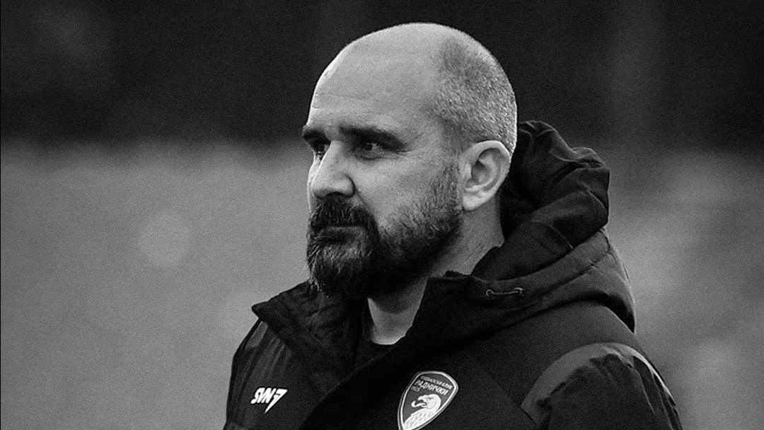 Sırbistan Süper Ligi'ndeki maçta kalp krizi geçiren teknik direktör hayatını kaybetti