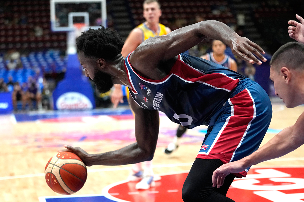 Mersin Spor'dan İngiliz pivota yeni sözleşme