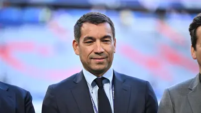 Giovanni van Bronckhorst dünya devine imzayı attı