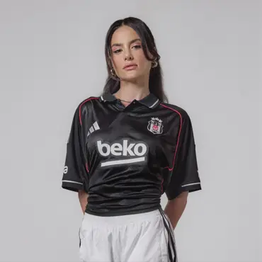 Beşiktaş yeni sezon formalarını tanıttı