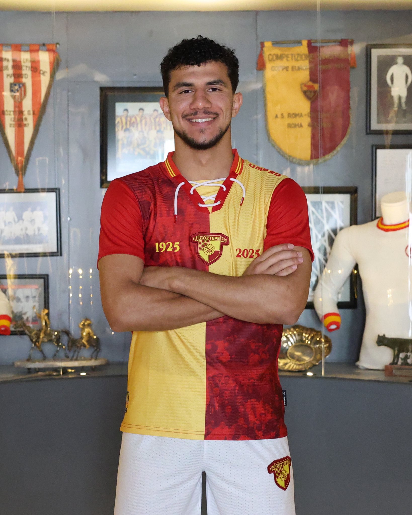 Göztepe 2006 doğumlu yeni forvetiyle imzaladı - 3