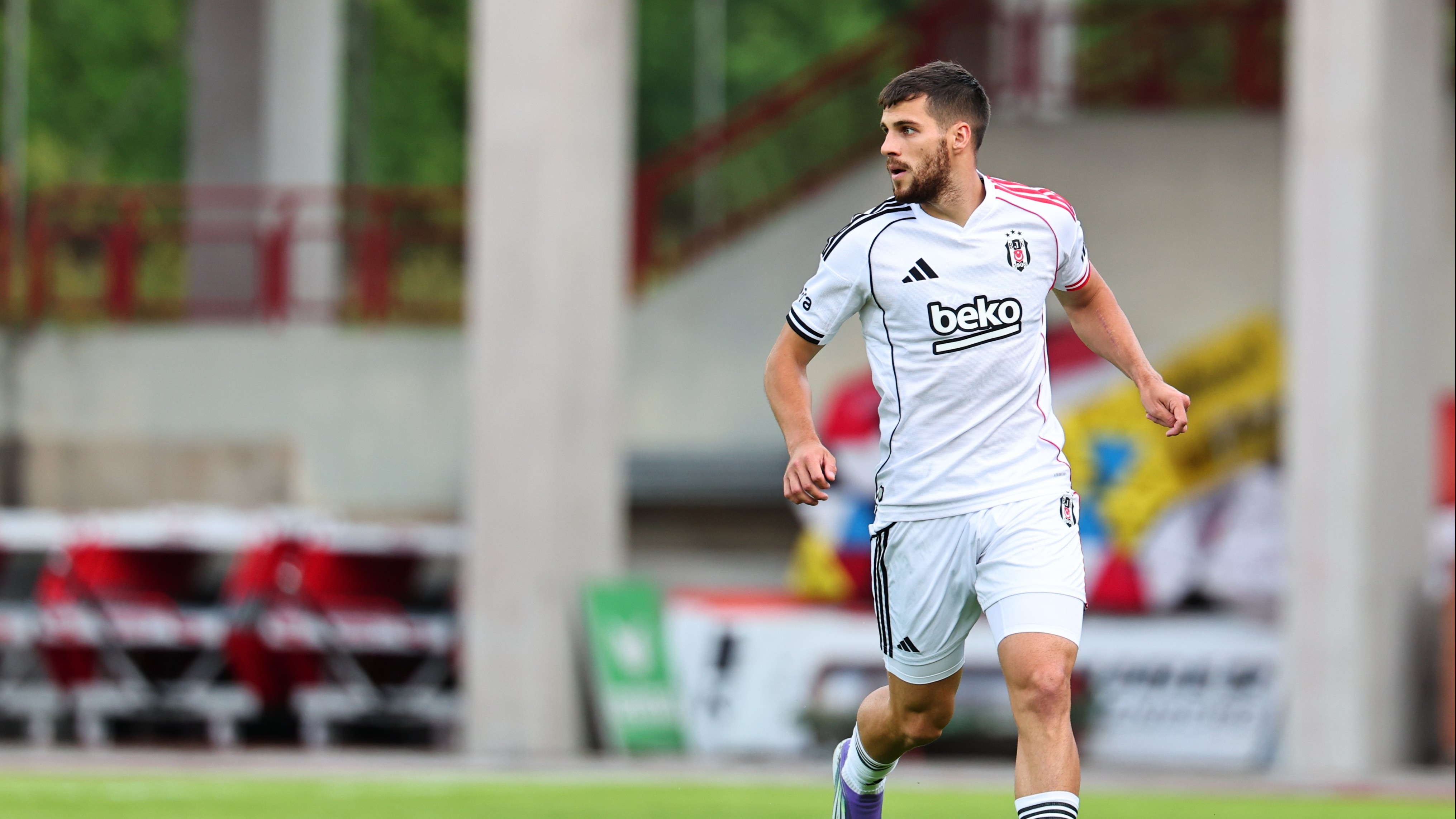 Beşiktaş 5 gollü hazırlık maçında rakibine kaybetti