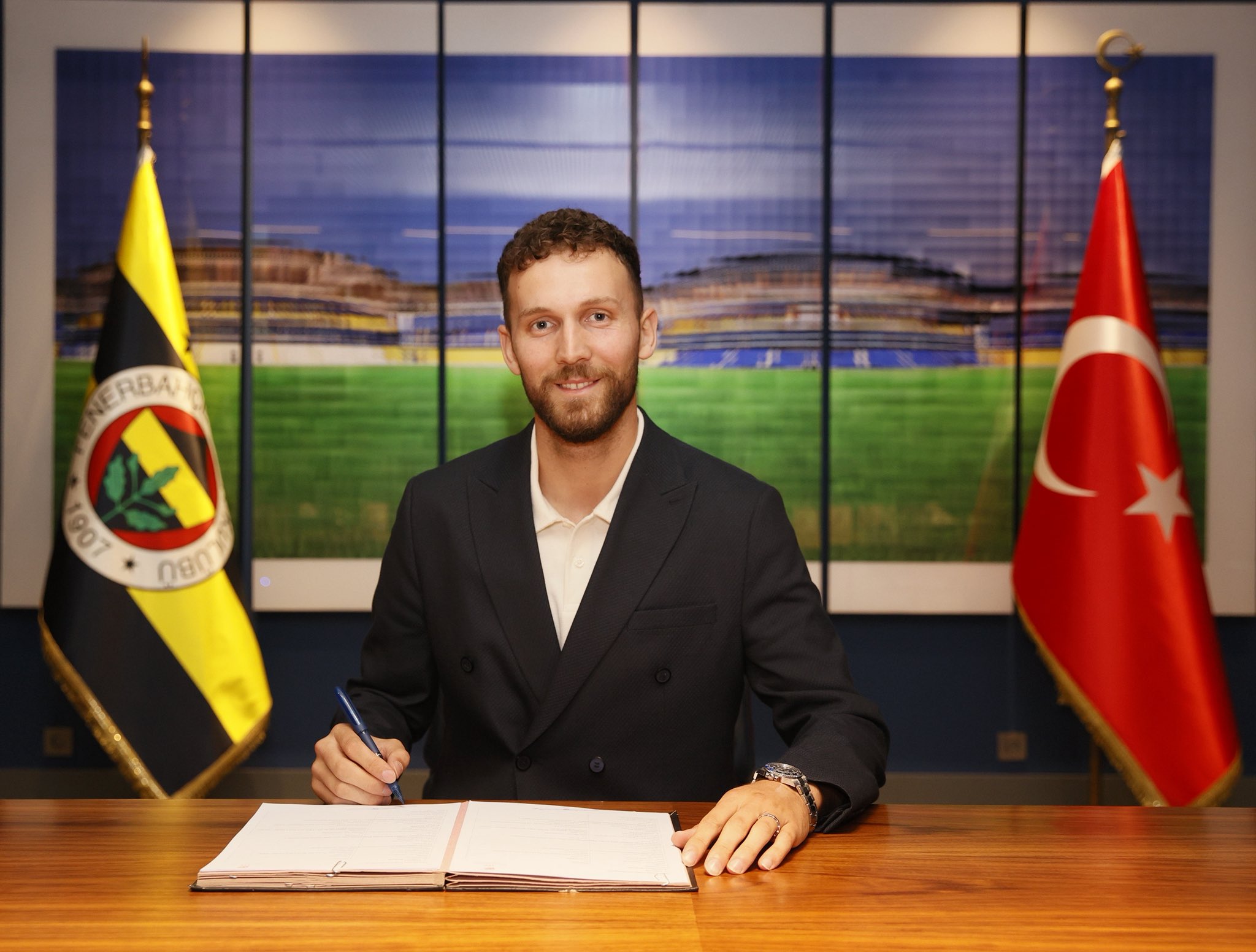 6 yıl sonra geri döndü: Fenerbahçe imzayı açıkladı