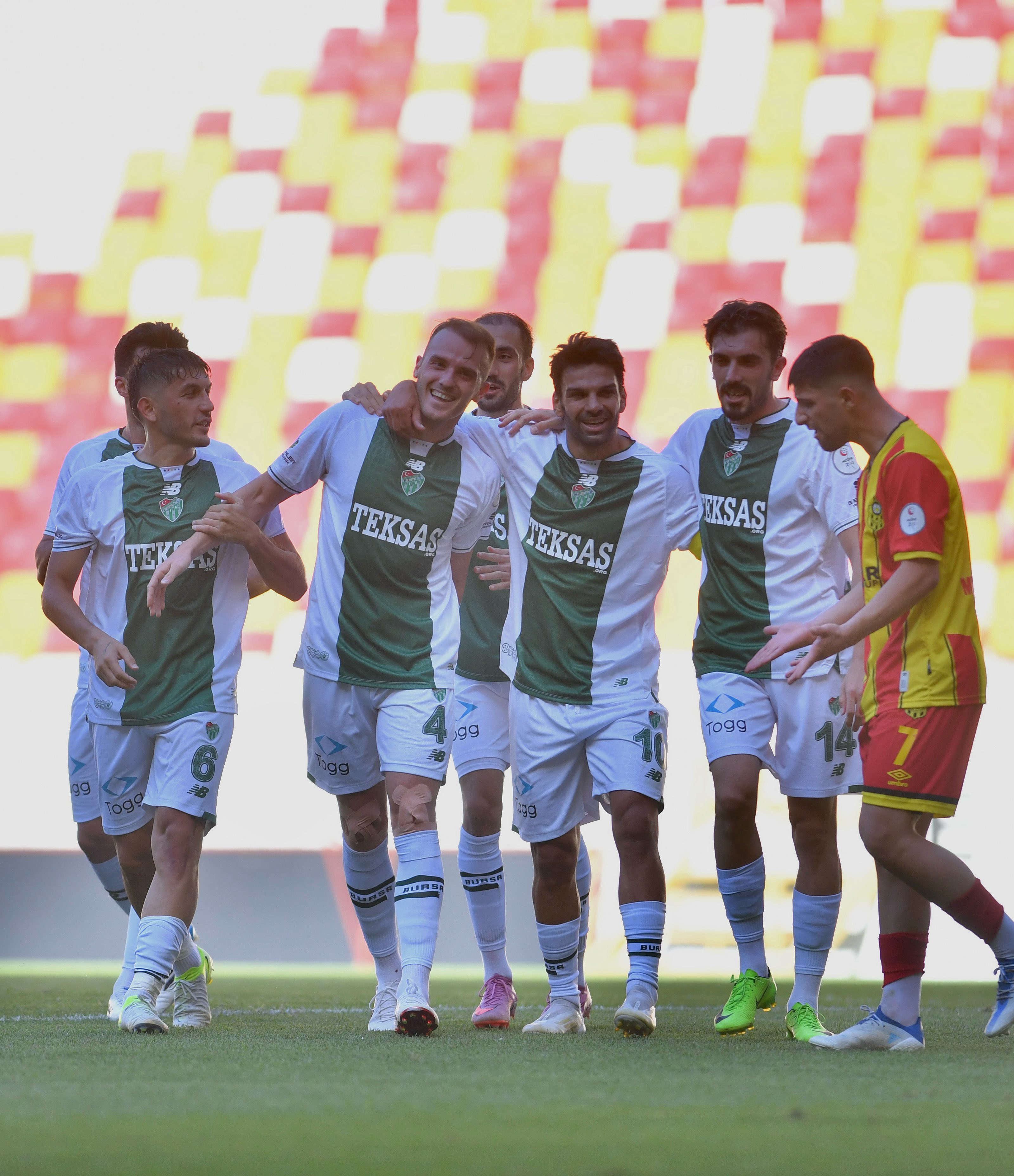 Sezona sansasyonel başlangıç: Bursaspor 8 golle kazandı