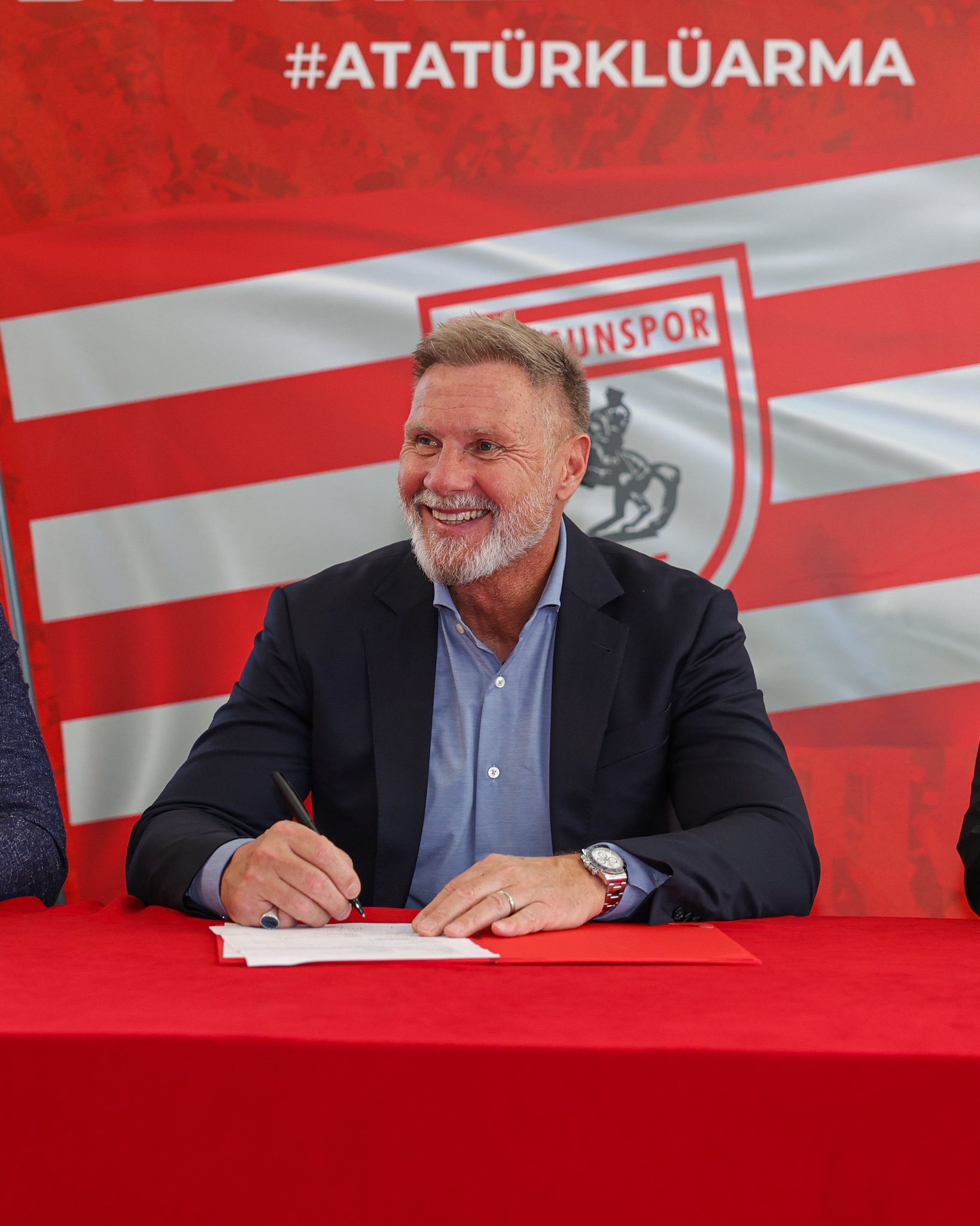 Samsunspor'un Yeni 'Fink'i Sahneye Çıktı: 1.5 Yıllık İlişki Felsefesi Başlıyor!
