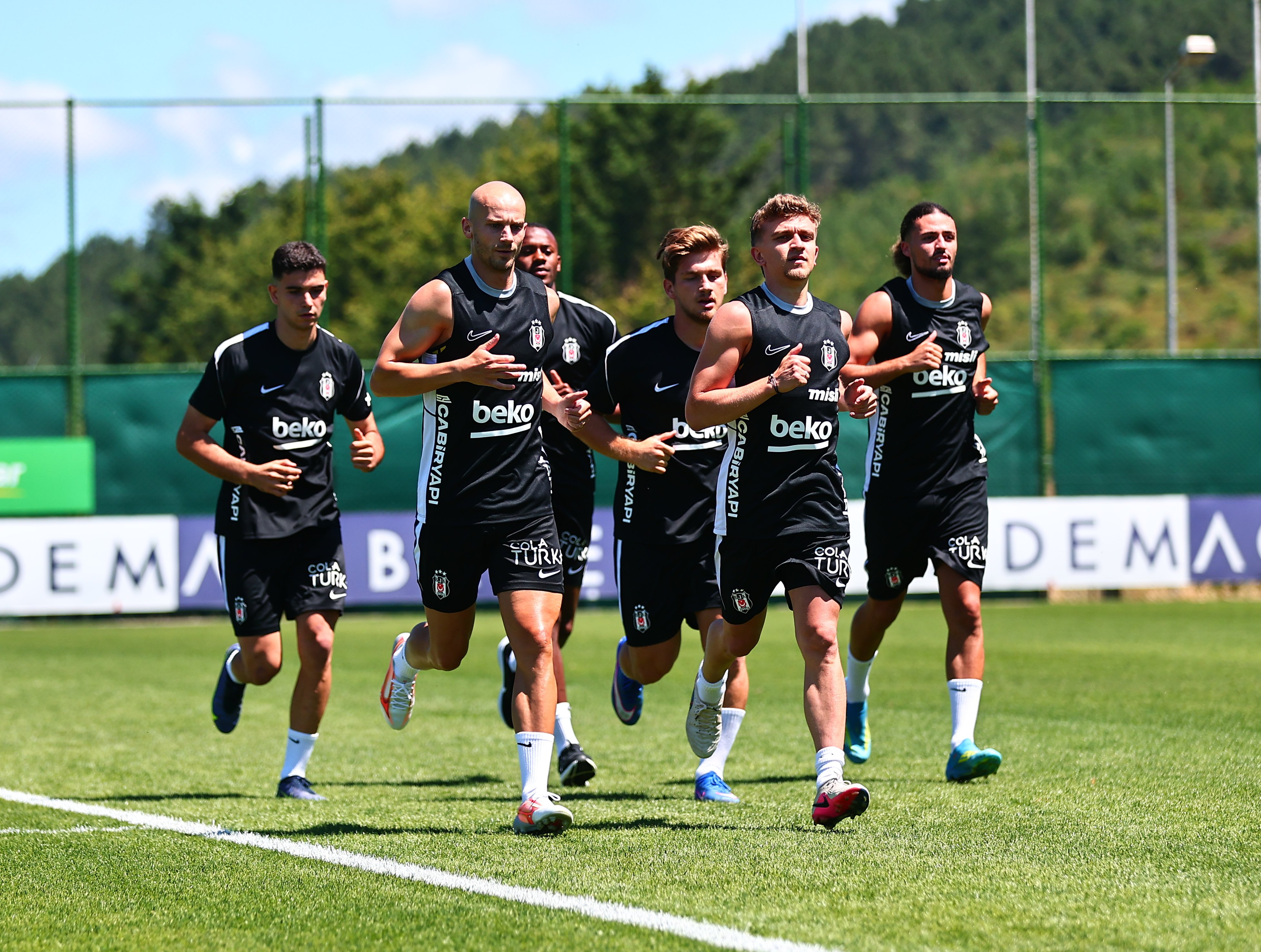 Beşiktaş'ta Makarnalı Dönem Başladı: İlk Antrenmanda Kimler Koştu, Kimler Balkondan İzledi?
