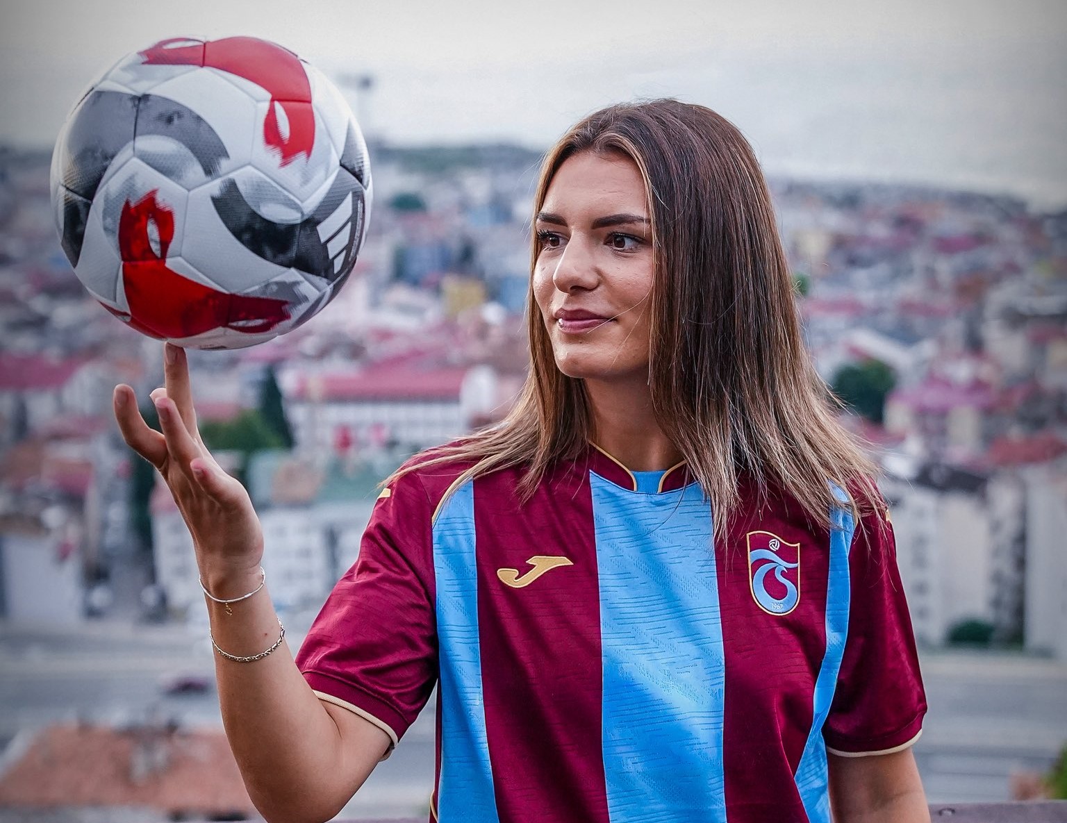 Trabzonspor Kosovalı milli oyuncuyu transfer etti