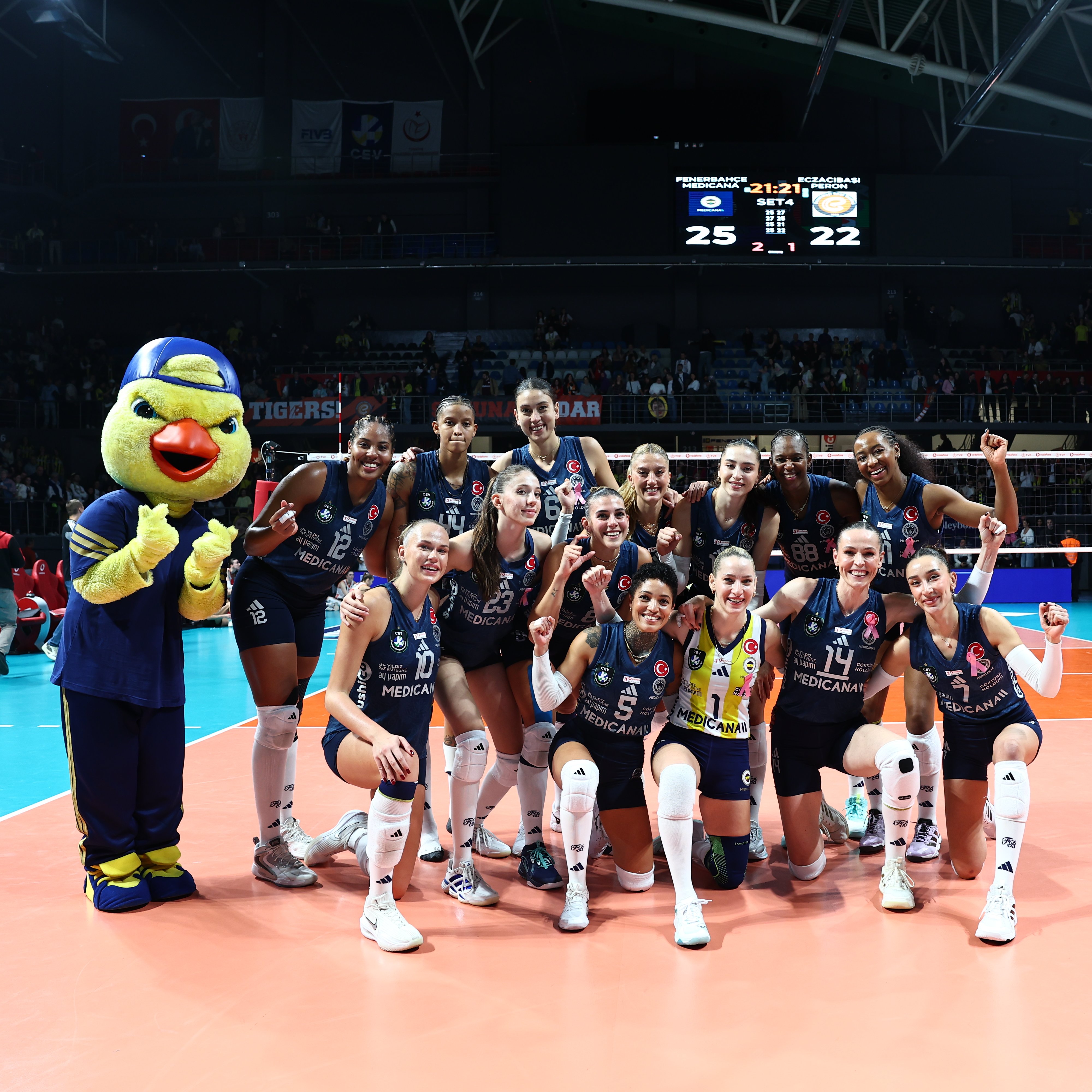 Sultanlar Ligi'nde dev maç Fenerbahçe Medicana zaferiyle sona erdi