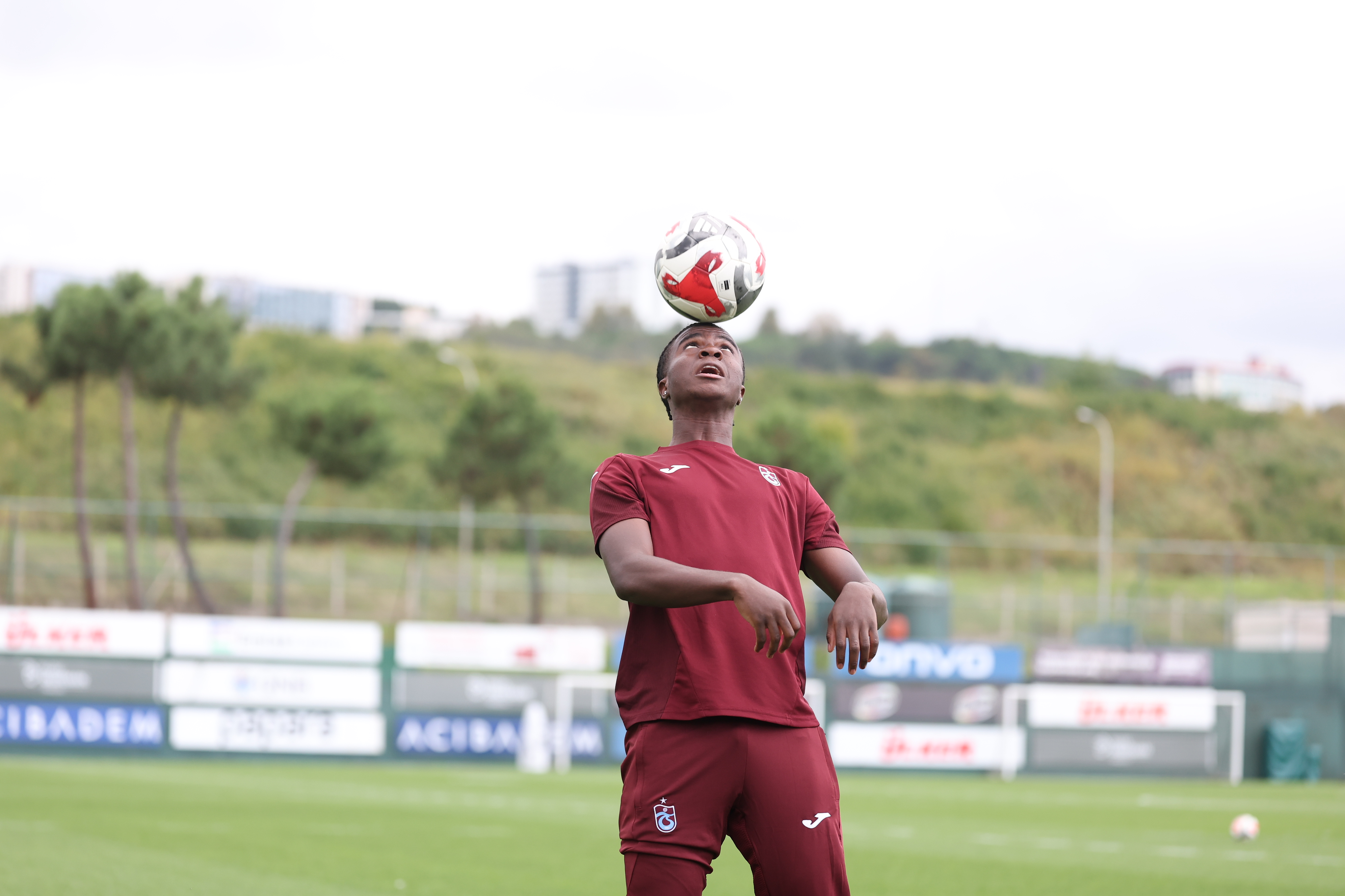 Trabzon'un Yeni Ritmi: Oulai Geldi, 'Kırmızı Kart Yok' Dedi Ama 'Risk Alırım' Dedi!