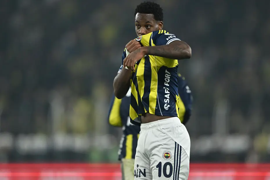 Fenerbahçe-Galatasaray derbisi tüm dünyada manşetleri yaktı! Herkes tek bir ismi konuşuyor - 4