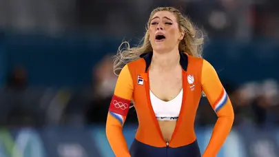 Milyon dolarlık pozuyla olay olan Jutta Leerdam, gündem yaratan kıyafetini satıyor