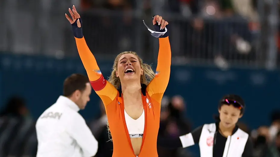 Milyon dolarlık pozuyla olay olan Jutta Leerdam, gündem yaratan kıyafetini satıyor - 5