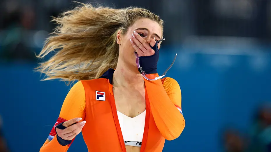 Milyon dolarlık pozuyla olay olan Jutta Leerdam, gündem yaratan kıyafetini satıyor - 4