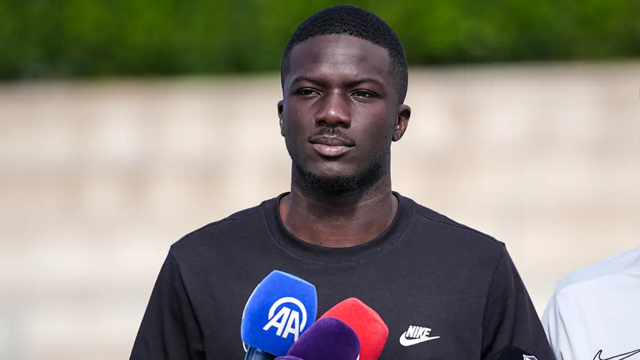 Kassoum Ouattara'dan Beşiktaş sözleri: "Türkiye'nin en iyi takımına geldim" - 3 Kassoum Ouattara'dan Beşiktaş sözleri: "Türkiye'nin en iyi takımına geldim" - 3