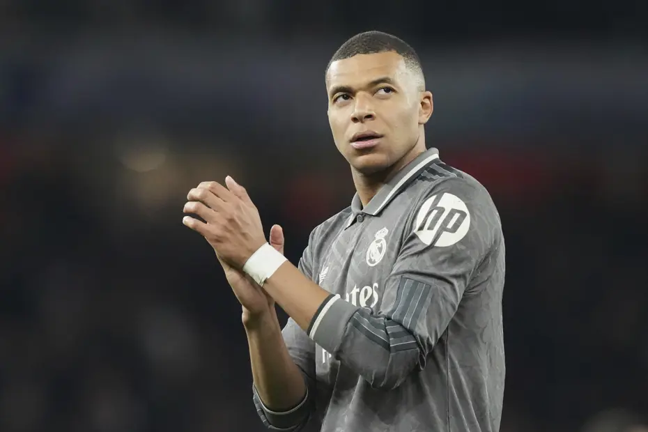 Real Madrid'den Mbappe açıklaması: Hastaneye kaldırıldı - 4 Real Madrid'den Mbappe açıklaması: Hastaneye kaldırıldı - 4