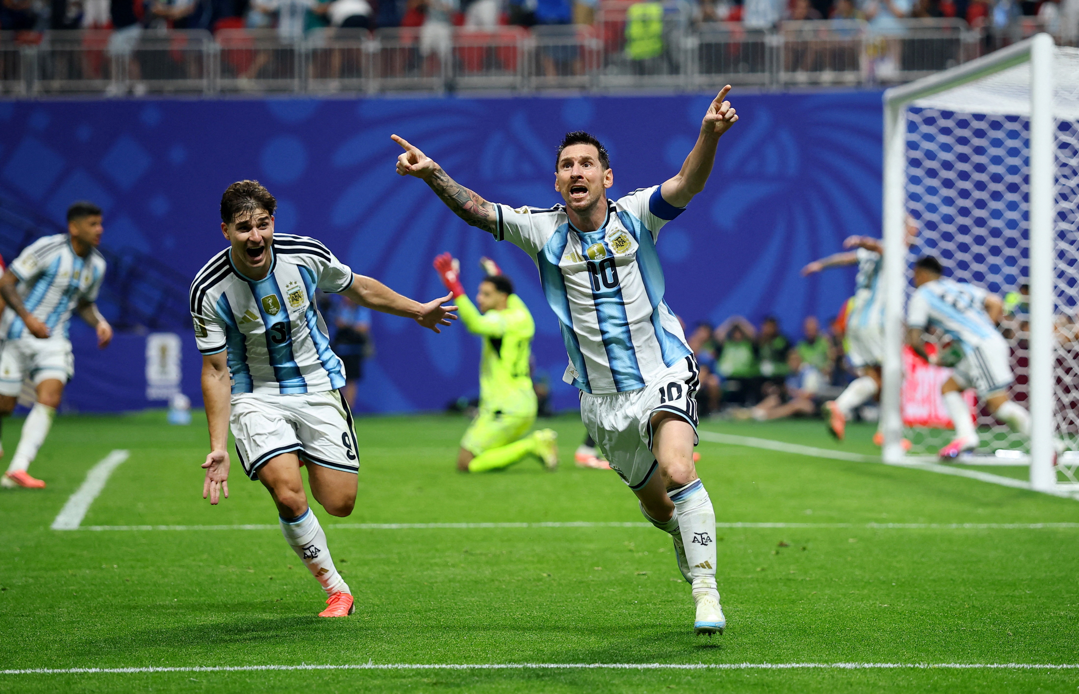 Arjantin'den unutulmaz geri dönüş: Lionel Messi son bölümde hikayeyi değiştirdi