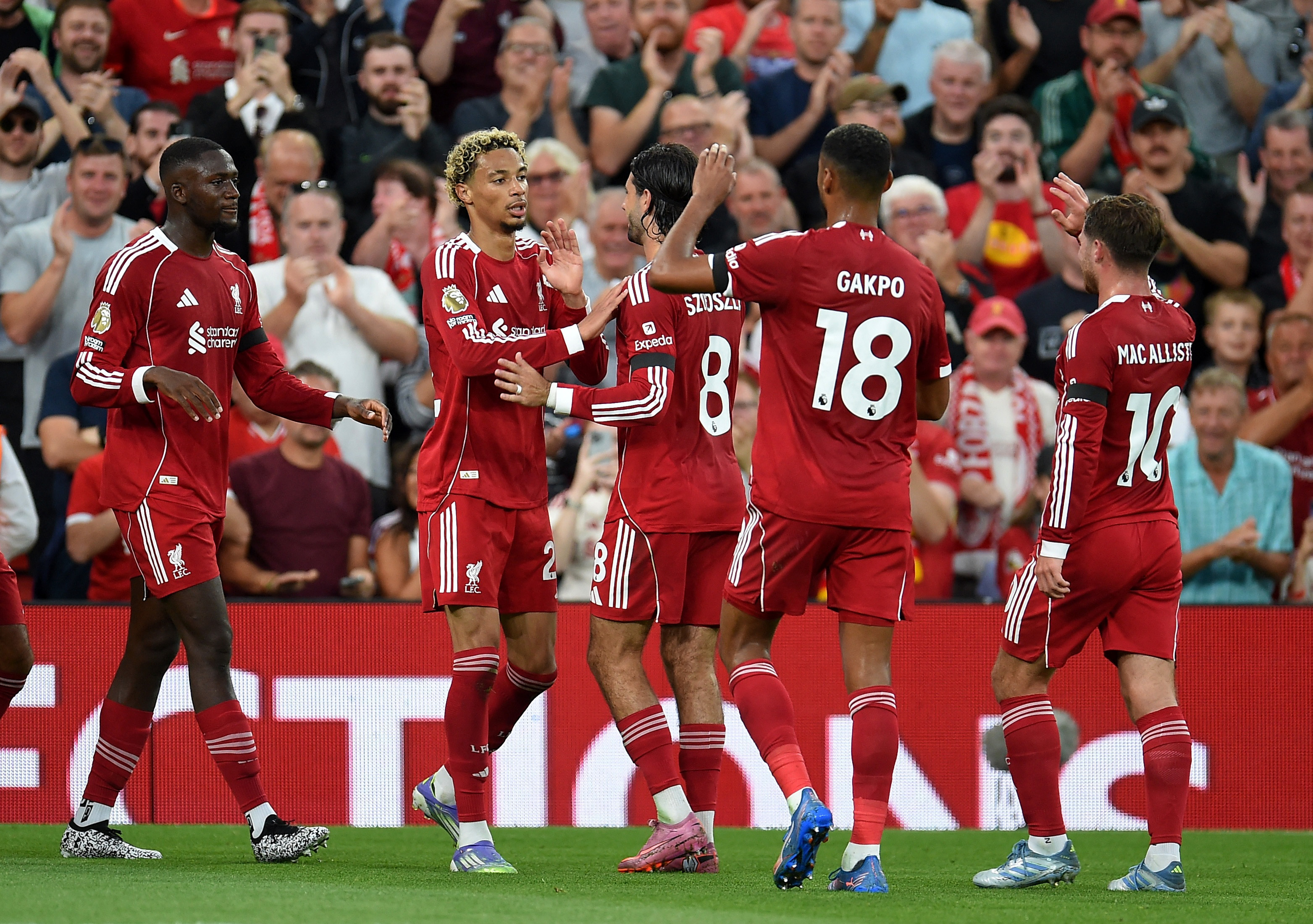 Liverpool yeni sezonu 4 gollü galibiyetle açtı