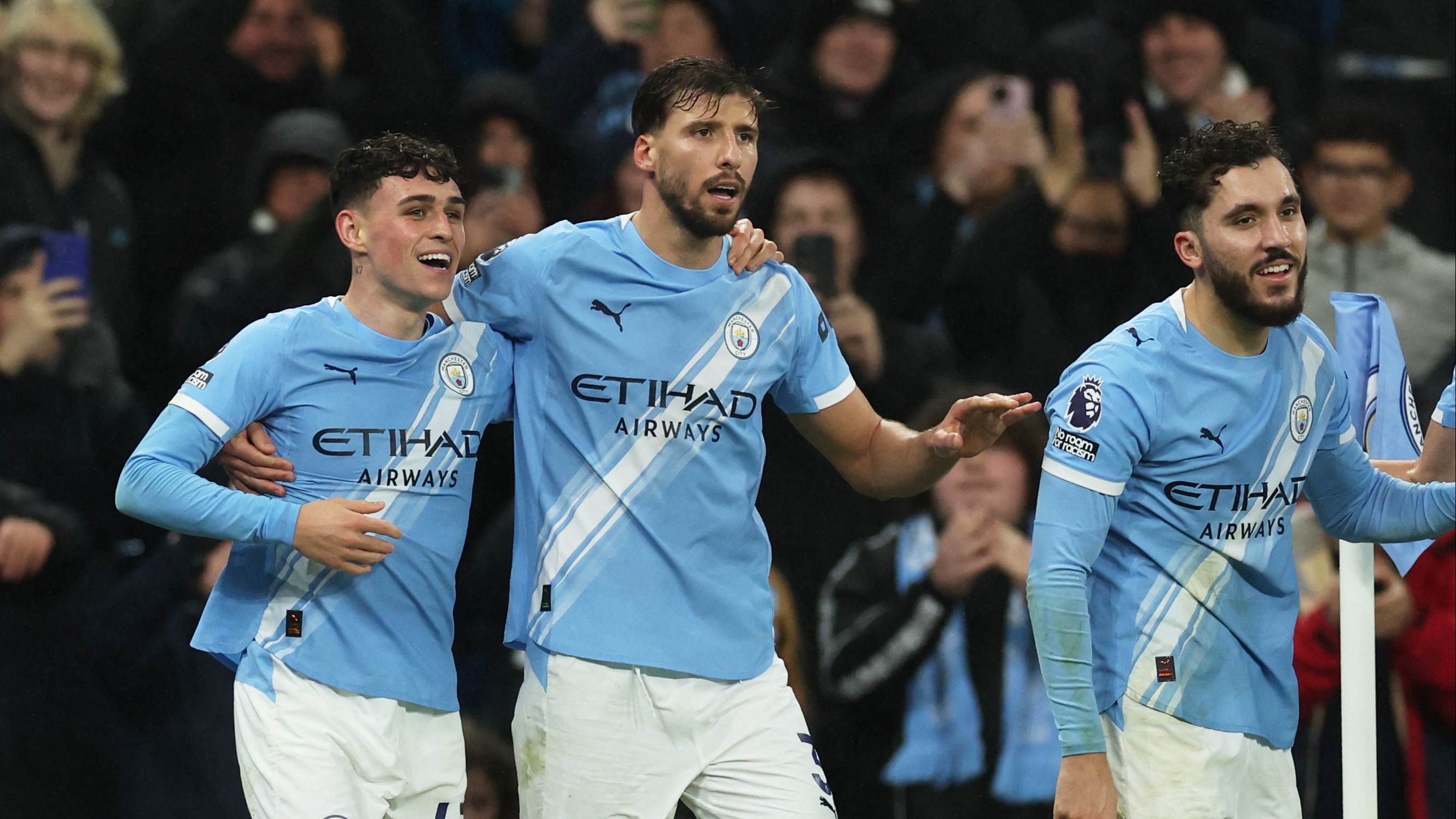 Manchester City evinde kazandı, zirveyle farkı azalttı