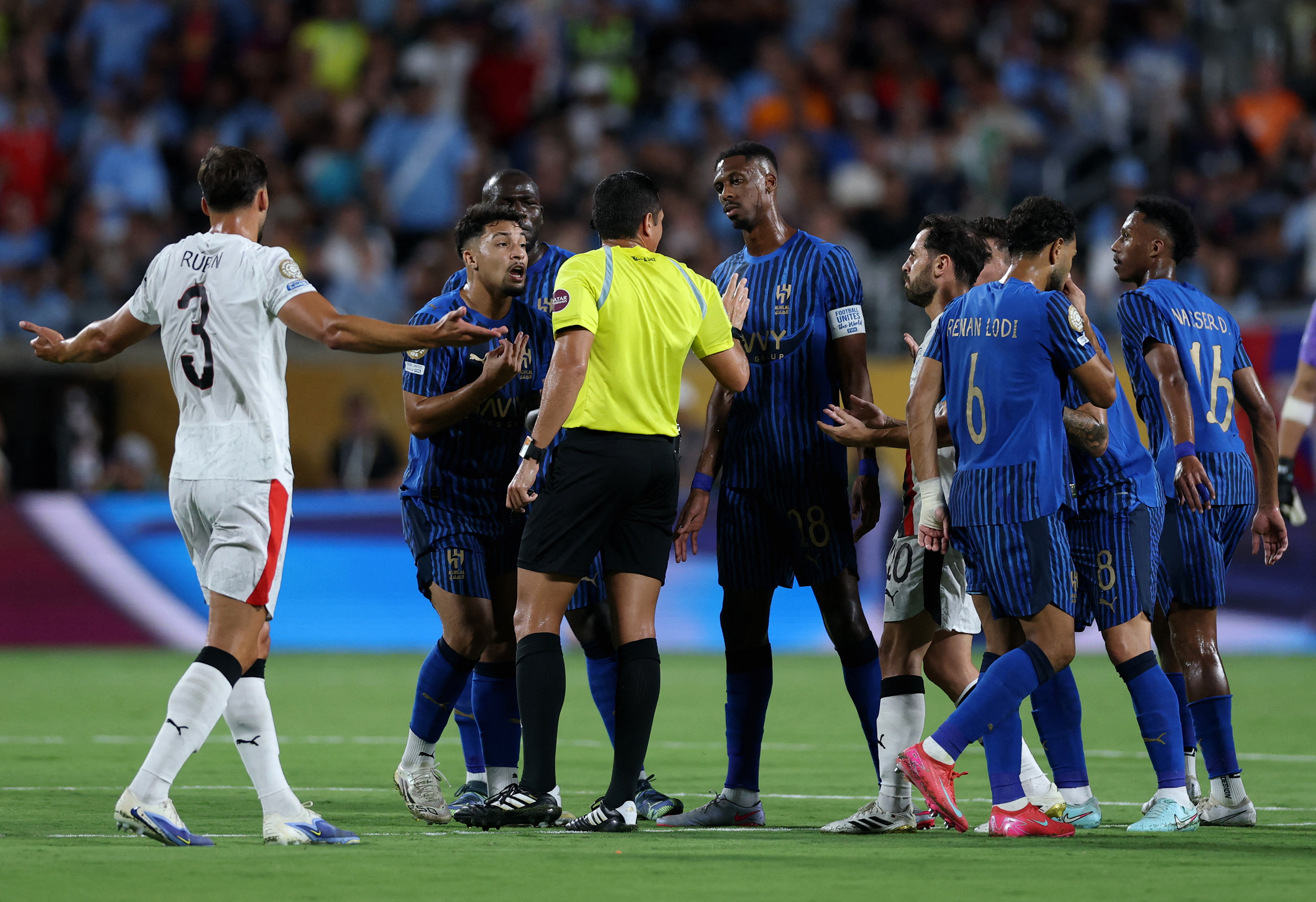 7 gollü Manchester City - Al Hilal maçında olay: Suudiler oynamayı reddetti, hakem 4 kez uyardı