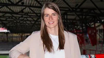 Lig tarihinde bir ilk! Takım artık kadın teknik direktör Marie-Louise Eta'ya emanet