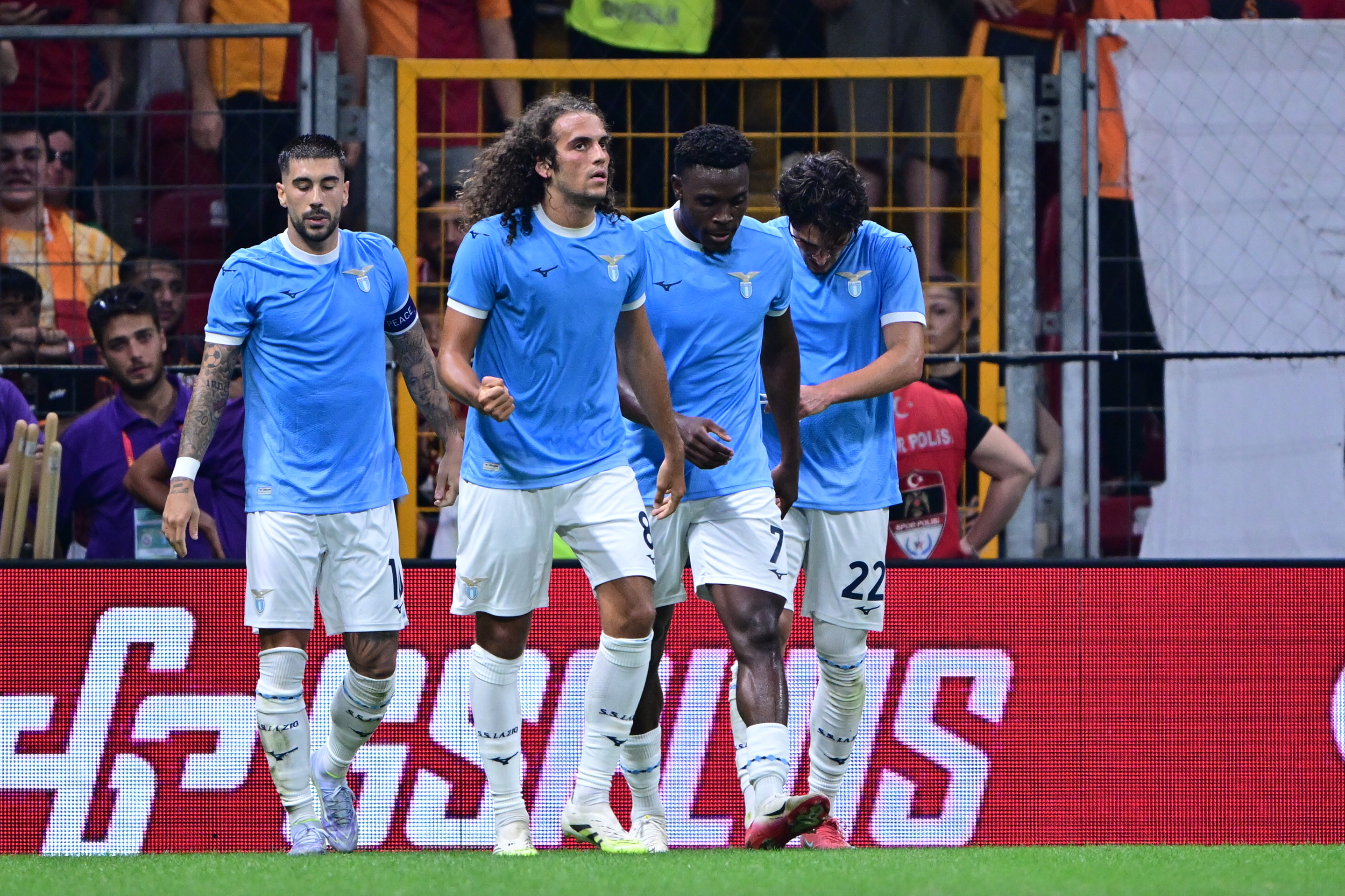 Matteo Guendouzi, Galatasaray taraftarına hayran kaldı