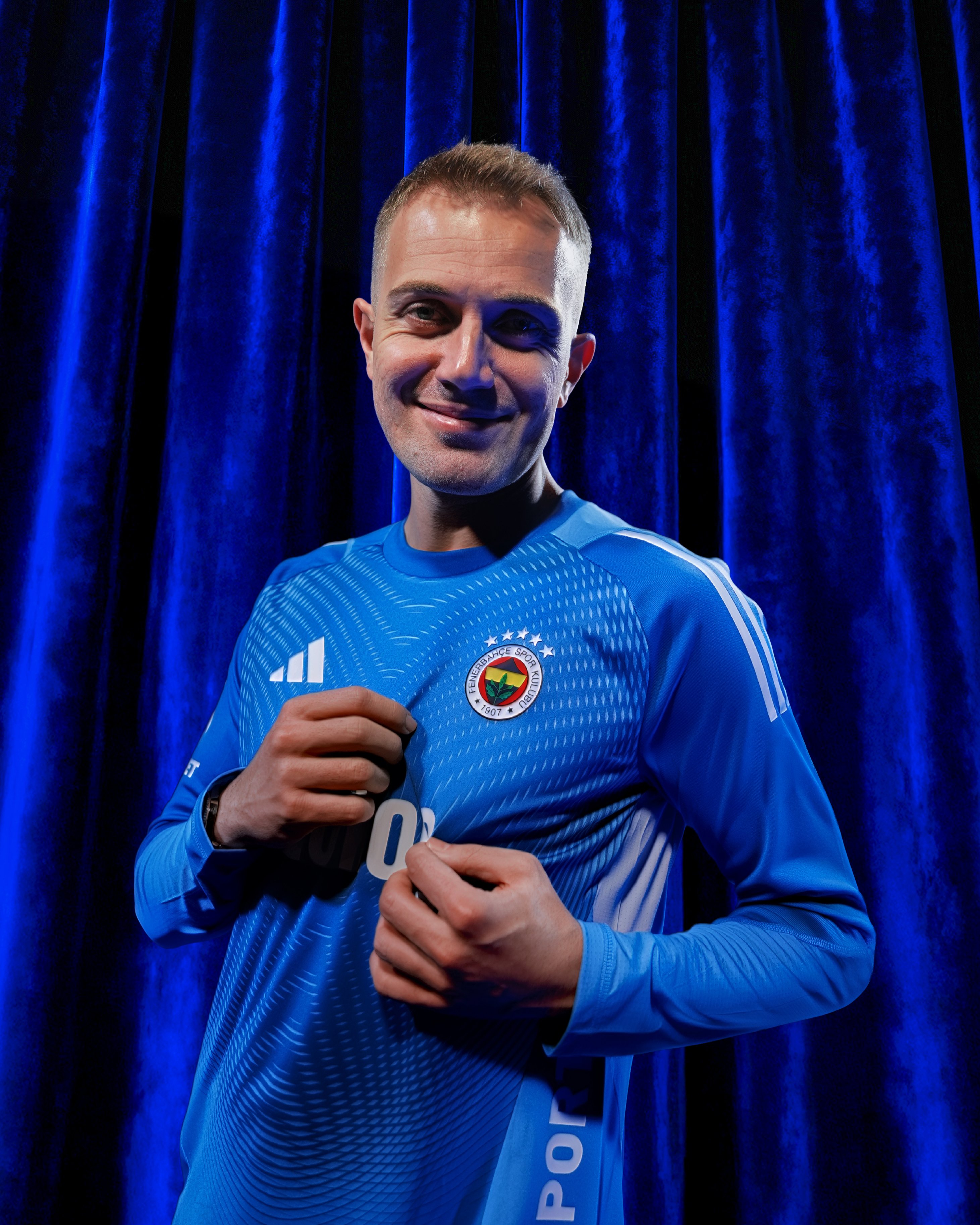 Mert Günok resmen Fenerbahçe'ye geri döndü: Sözleşme detayları ve ilk sözler