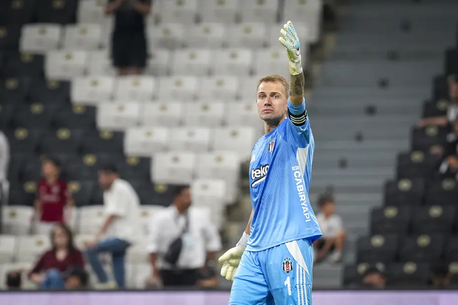 Sergen Yalçın'ın şok kararı sonrası ipler artık kopma noktasında: Sessizliğe gömüldü - 2 Sergen Yalçın'ın şok kararı sonrası ipler artık kopma noktasında: Sessizliğe gömüldü - 2