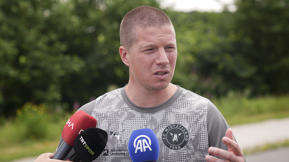 Midtjylland Hocasından Beşiktaş'a Davet: 'Koca Stadınız Güzeldi Ama Asıl Hava Bizim Minik Köy Kahvemizde!'