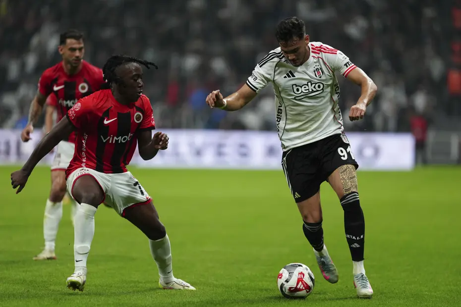 Beşiktaş'tan sakatlık açıklaması: Genç futbolcudan kötü haber - 3 Beşiktaş'tan sakatlık açıklaması: Genç futbolcudan kötü haber - 3