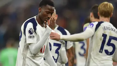 Pazarlıklar başlıyor: Fenerbahçe ve Galatasaray için yeniden gündeme geldi Pazarlıklar başlıyor: Fenerbahçe ve Galatasaray için yeniden gündeme geldi