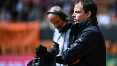 Sunderland, teknik direktör Regis Le Bris'in sözleşmesini uzattı