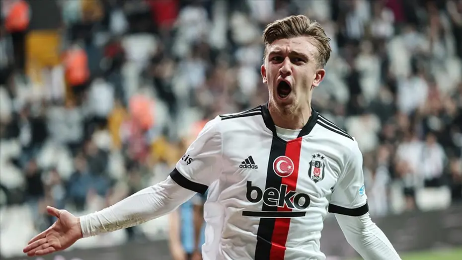 Beşiktaş resmen duyurdu: Yeni transfer İstanbul'a geldi - 4 Beşiktaş resmen duyurdu: Yeni transfer İstanbul'a geldi - 4