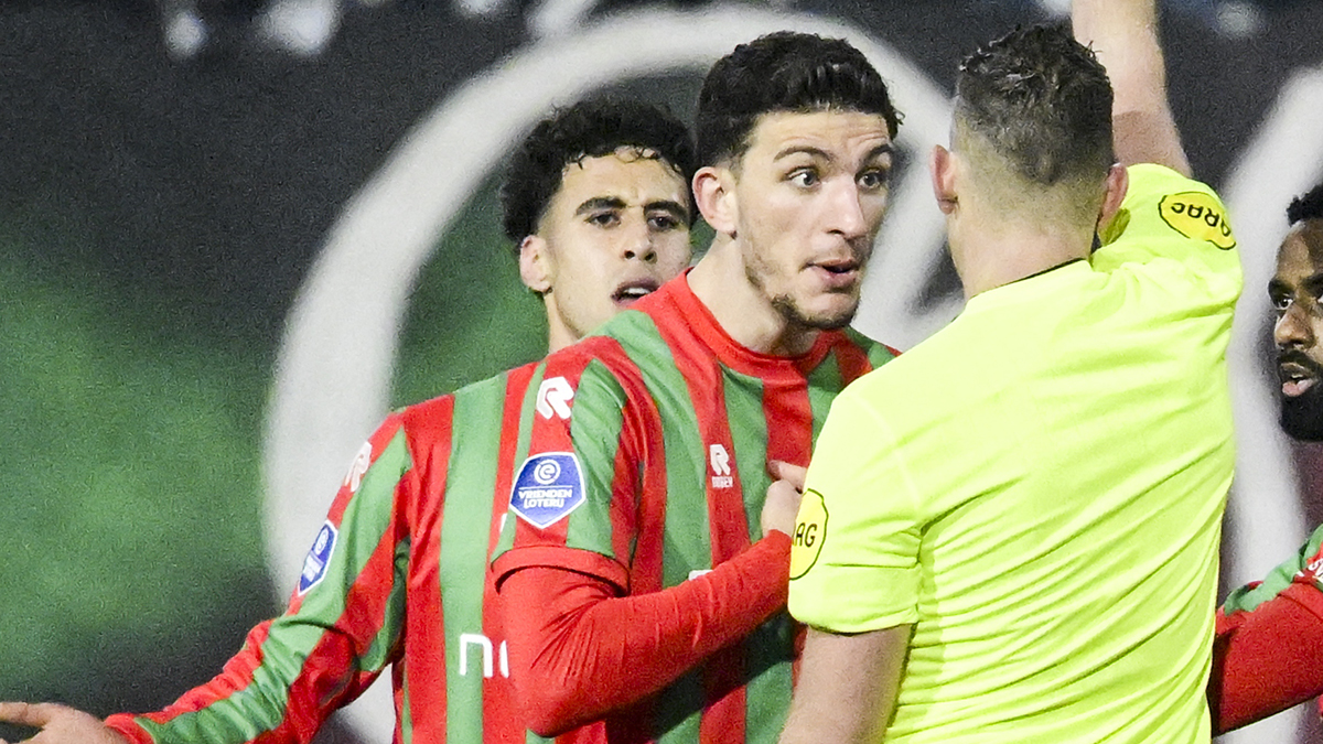 BONSERVİSİ 8-10 MİLYON EURO ARASINDA Haber detayında, 21 yaşındaki sağ kanat oyuncusunun 2024 yılında Roda'dan 850 bin euroya transfer edildiği hatırlatıldı ve Hollanda kulübünün Sami Ouaissa'yı 8 ila 10 milyon euro arasında bir bonservisle satabileceği öne sürüldü. Nijmegen'deki sözleşmesi 30 Haziran 2028'de sona erecek olan futbolcuyu Fenerbahçe'nin yanı sıra PSV Eindhoven da dahil olmak üzere birçok kulübün takip ettiği de iddia edildi.