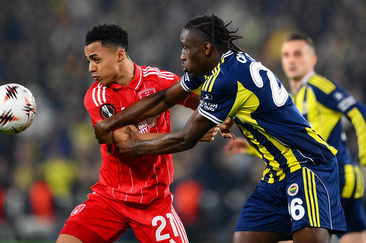 Fenerbahçe, UEFA Avrupa Ligi son 16 play-off turu ilk maçında Nottingham Forest'a 3-0 yenilirken, teknik direktörü Domenico Tedesco tarafından karşılaşmaya 11'de başlatılan Sidiki Cherif için bu müsabaka farklı bir anlam ifade ediyordu. Bu maçla birlikte, sarı lacivertlilerin ara transfer döneminde Fransa'nın Angers takımından kadrosuna kattığı 19 yaşındaki futbolcunun sözleşmesinde bulunan bir madde devreye girmiş oldu.
