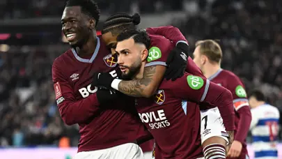 Galatasaray'dan çifte transfer bombası: 2 yıldız için görüşmeler başladı Galatasaray'dan çifte transfer bombası: 2 yıldız için görüşmeler başladı