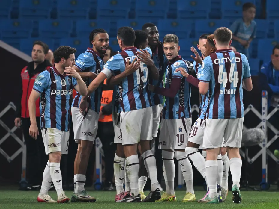 Trabzonspor 3 puanı 2 golle aldı: Galibiyet serisini evinde sürdürdü - 2