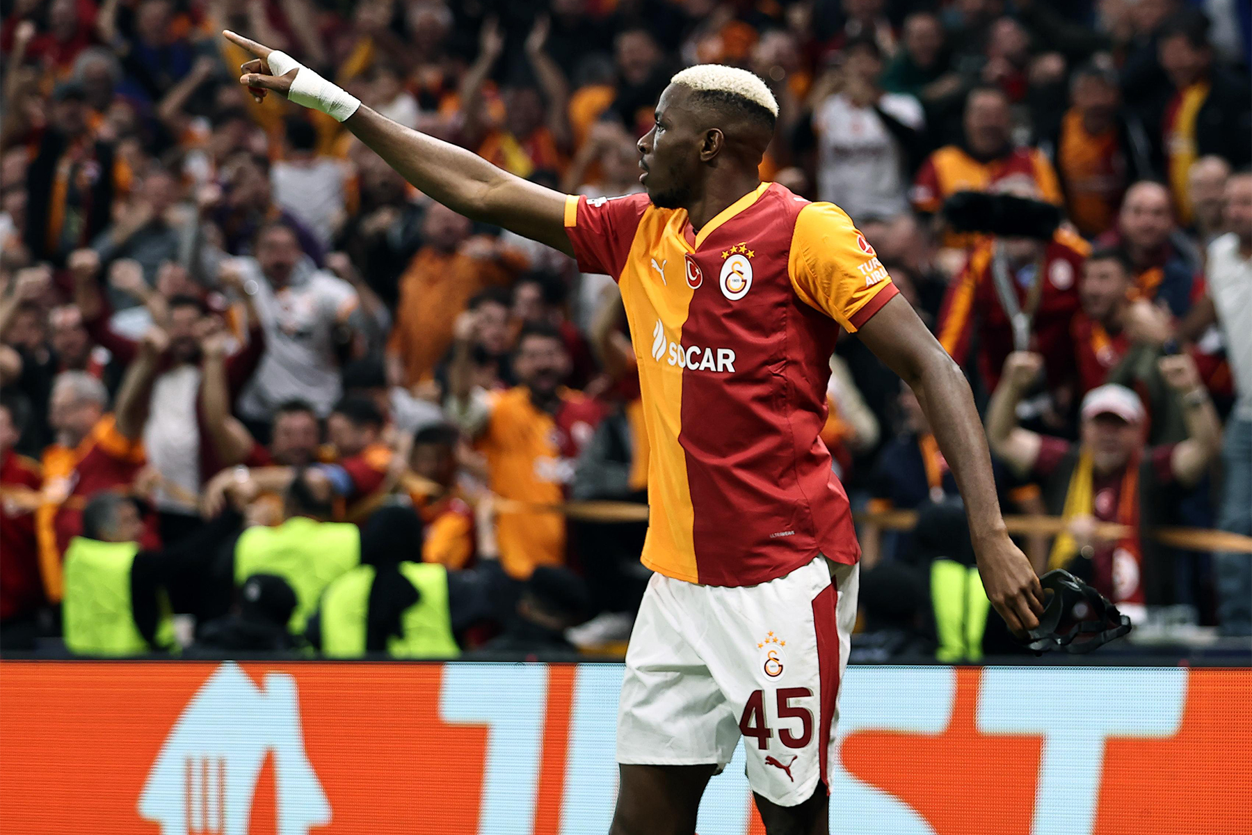 Osimhen'den 'Sabırsız' Rekorlar: Daha Çaylar Gelmeden Gol!
