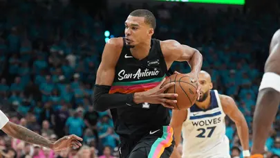 Wembanyama'nın ihraç edildiği maçta Minnesota Timberwolves seriyi eşitledi Wembanyama'nın ihraç edildiği maçta Minnesota Timberwolves seriyi eşitledi
