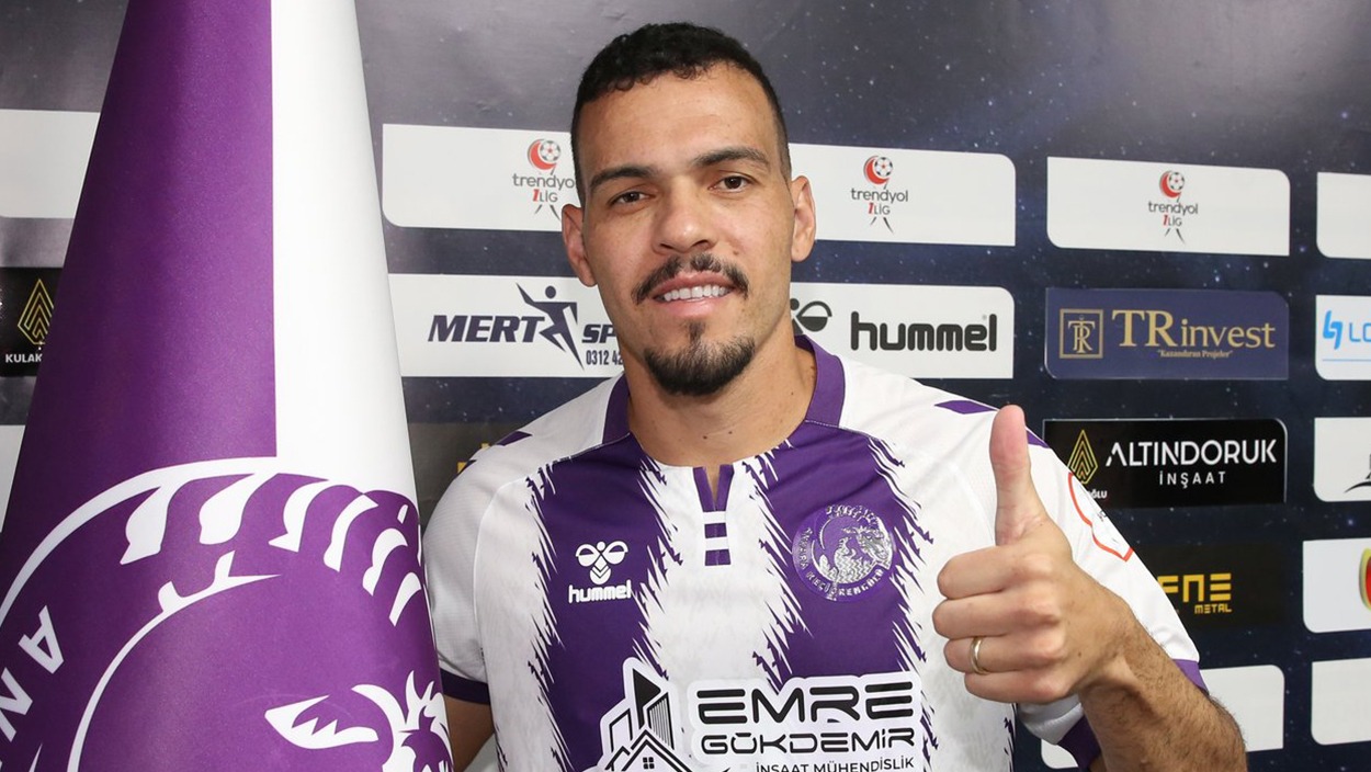 Wellington yeniden Türkiye'de: İmzayı attı