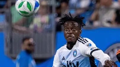 Wilfried Zaha'yı çıldırtan olay: Takım arkadaşlarını topa tuttu